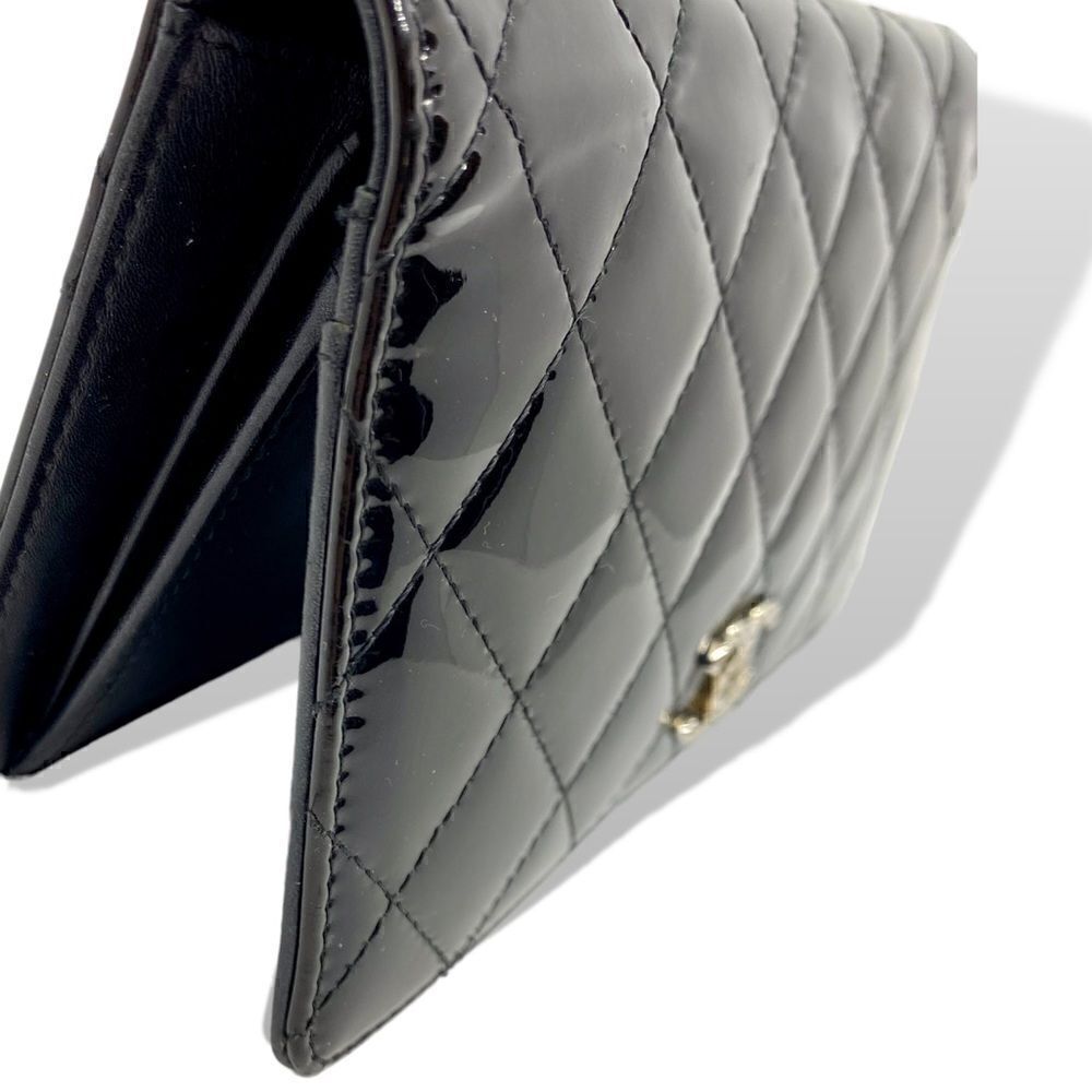 Chanel CC Yen Wallet in Quilted Patent Leather - Picture 7 of 11